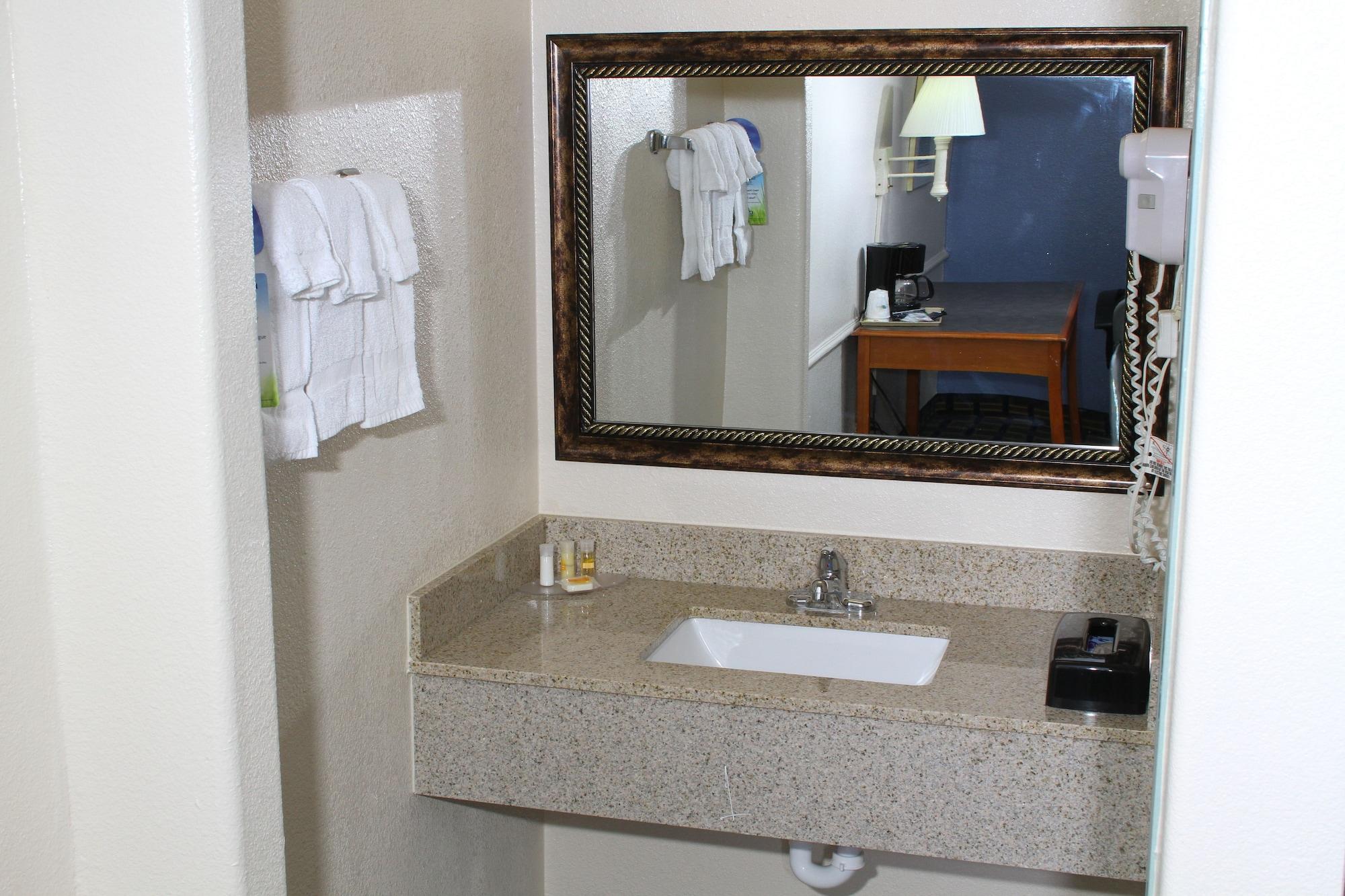Days Inn By Wyndham Houston Extérieur photo