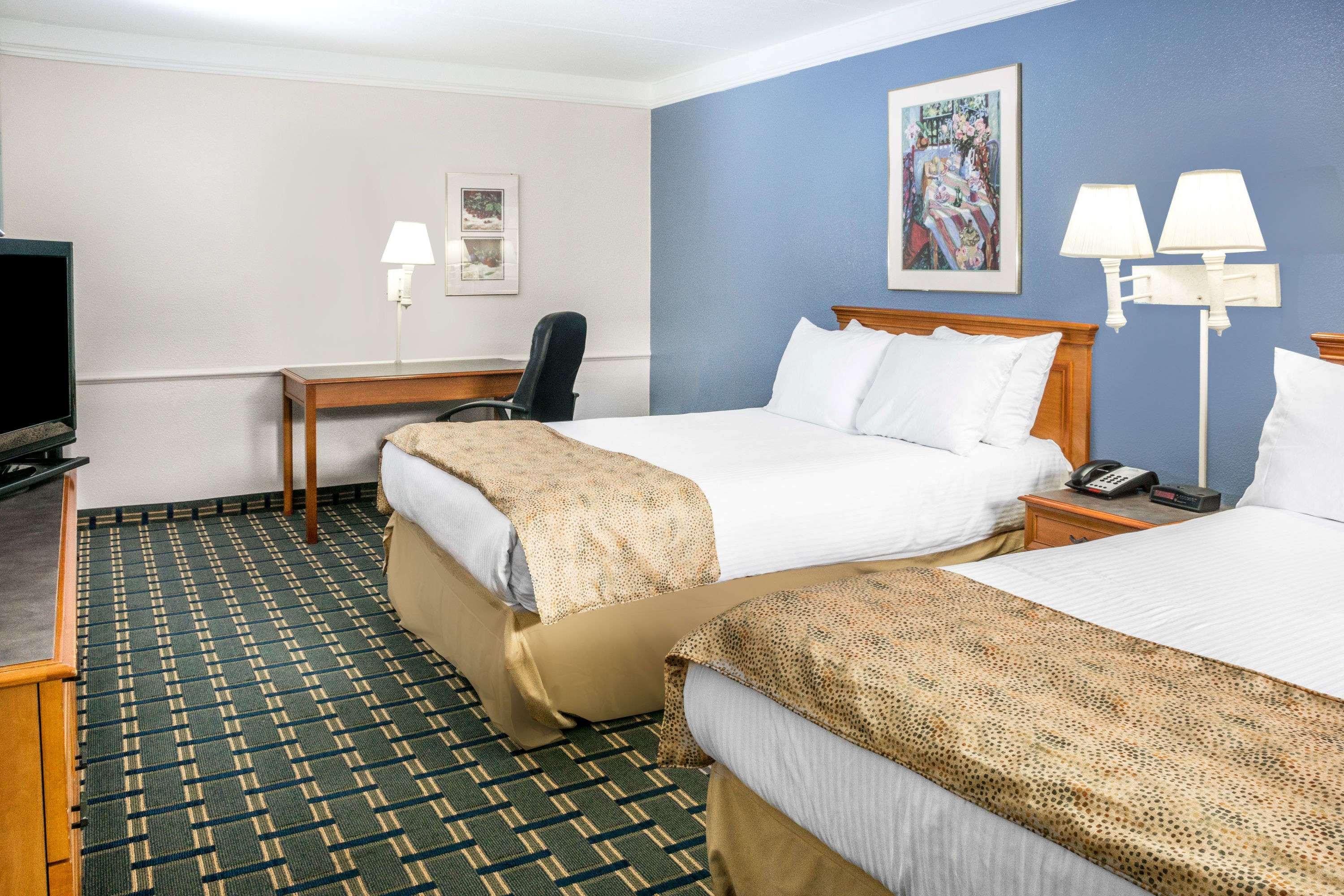 Days Inn By Wyndham Houston Extérieur photo