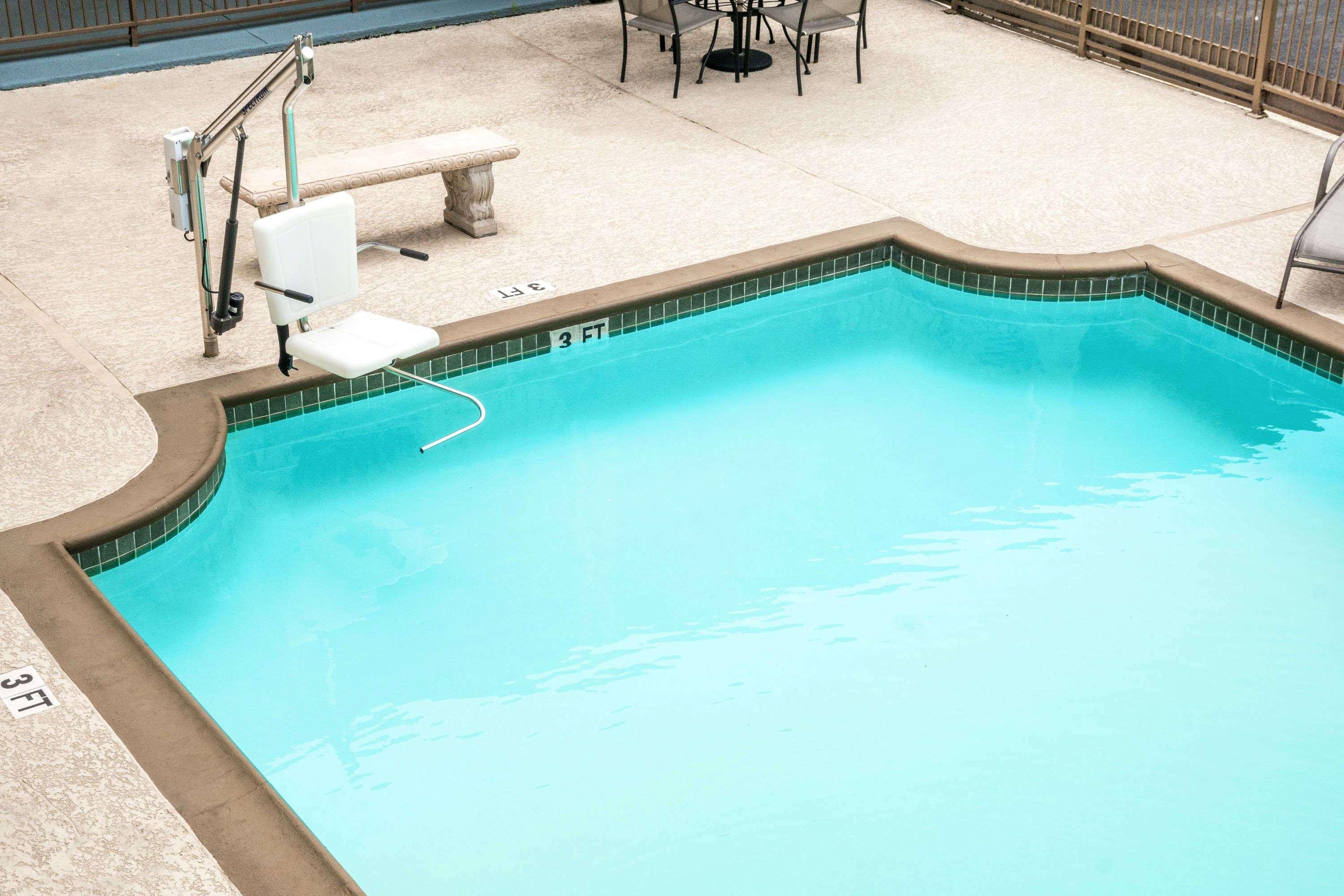 Days Inn By Wyndham Houston Extérieur photo
