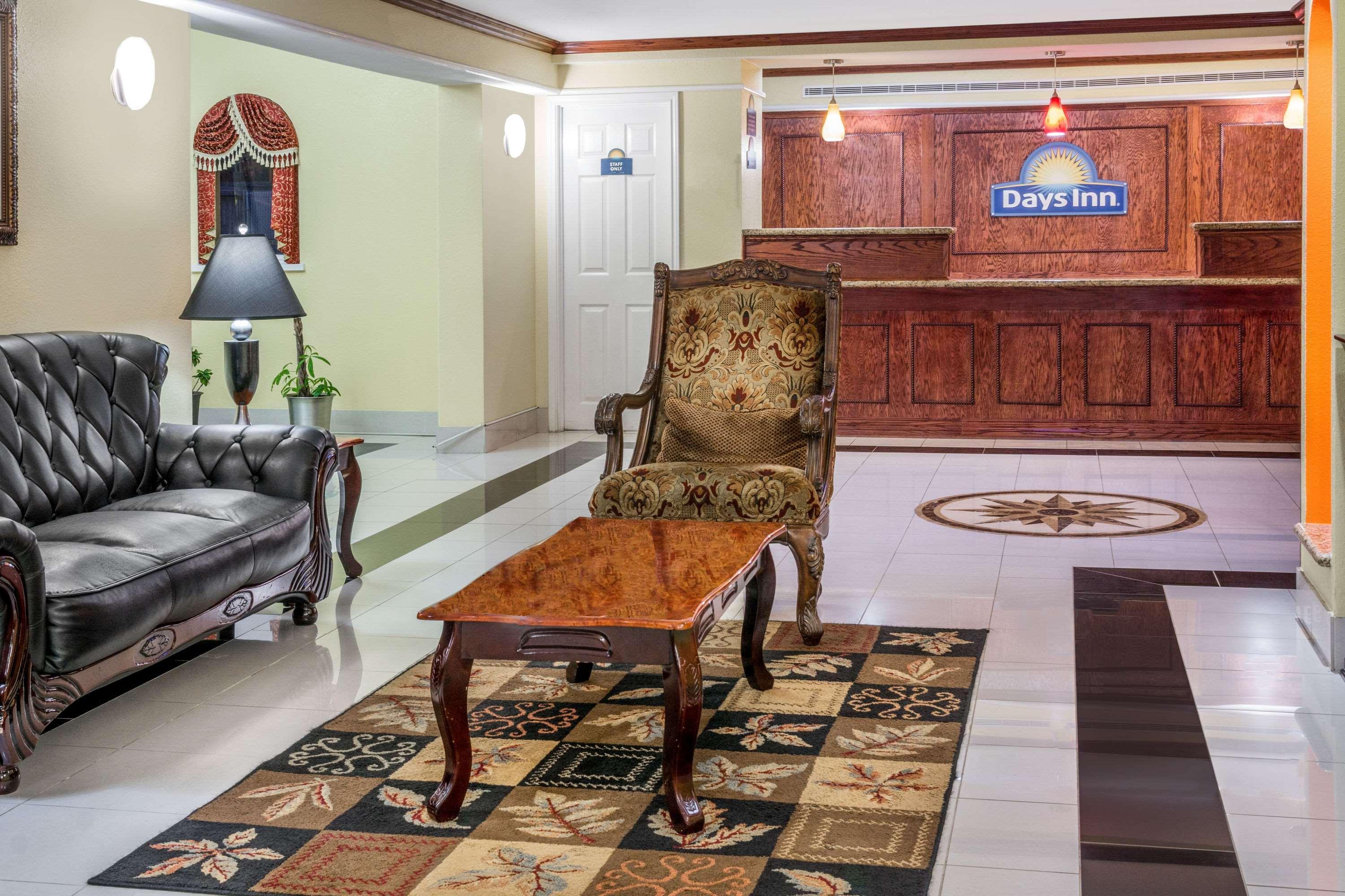 Days Inn By Wyndham Houston Extérieur photo