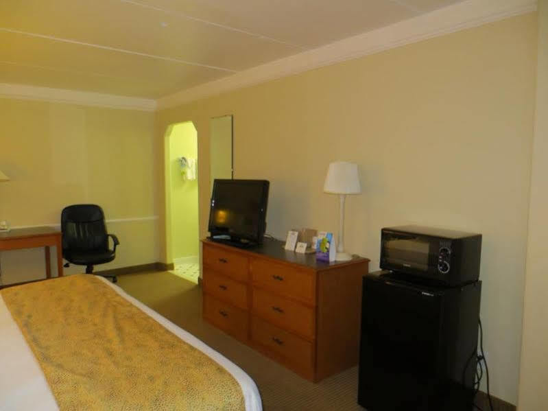 Days Inn By Wyndham Houston Extérieur photo