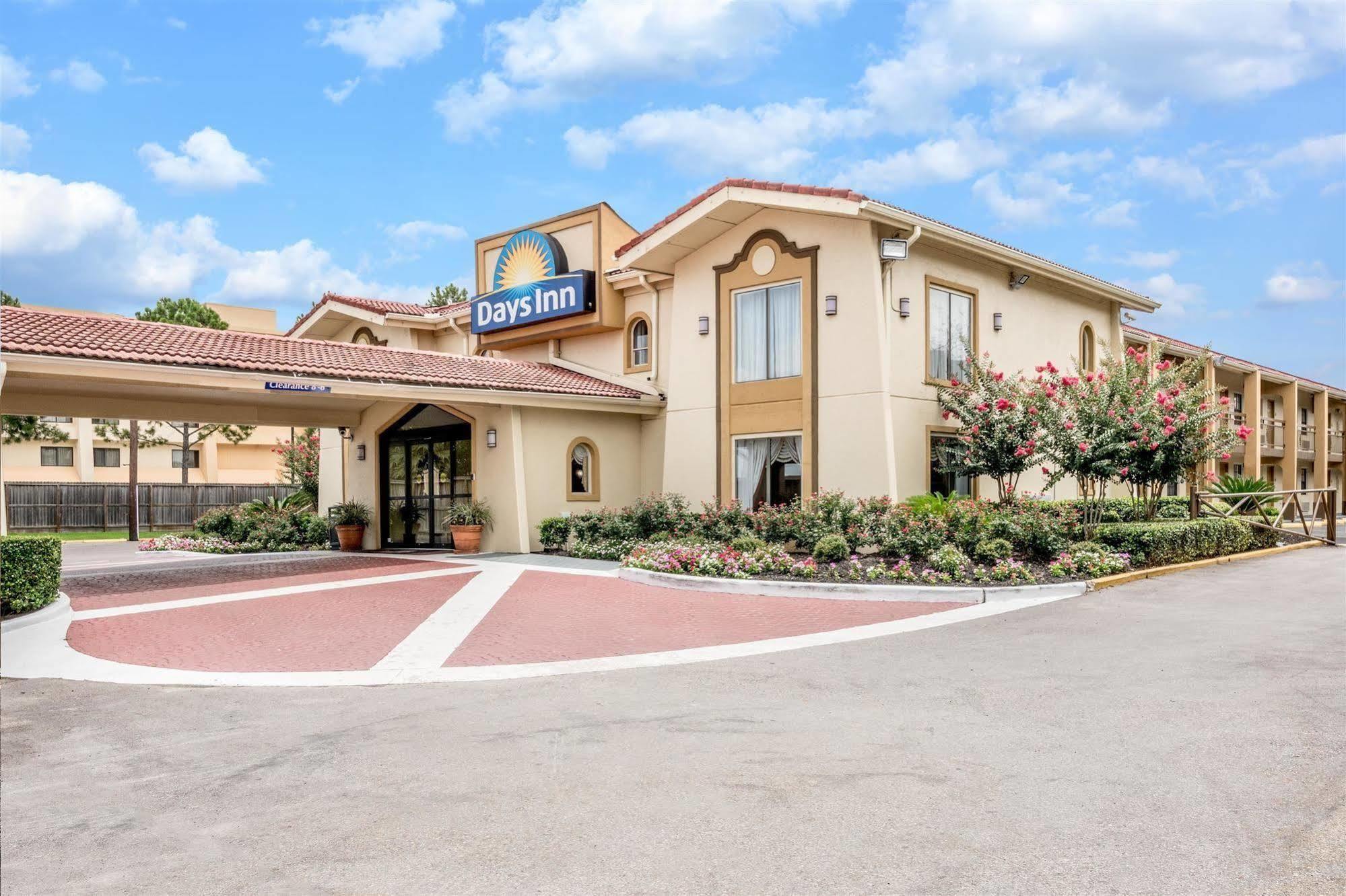 Days Inn By Wyndham Houston Extérieur photo